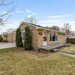 3-bedroom detached home for sale in Huron — 105 Wellington Street W (Photo 2)