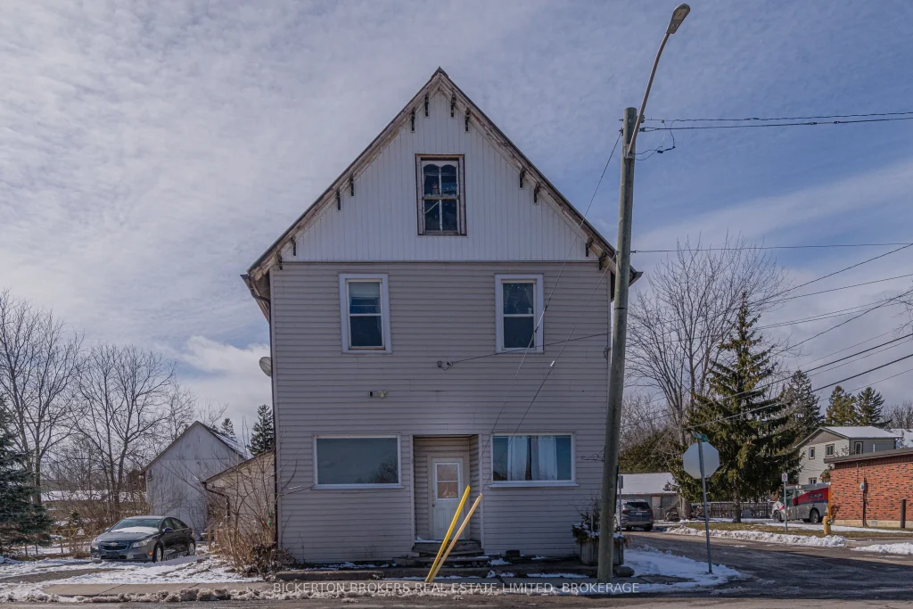 6-bedroom fourplex home for sale in Lansdowne Village — 1064 Prince Street (Photo 1)