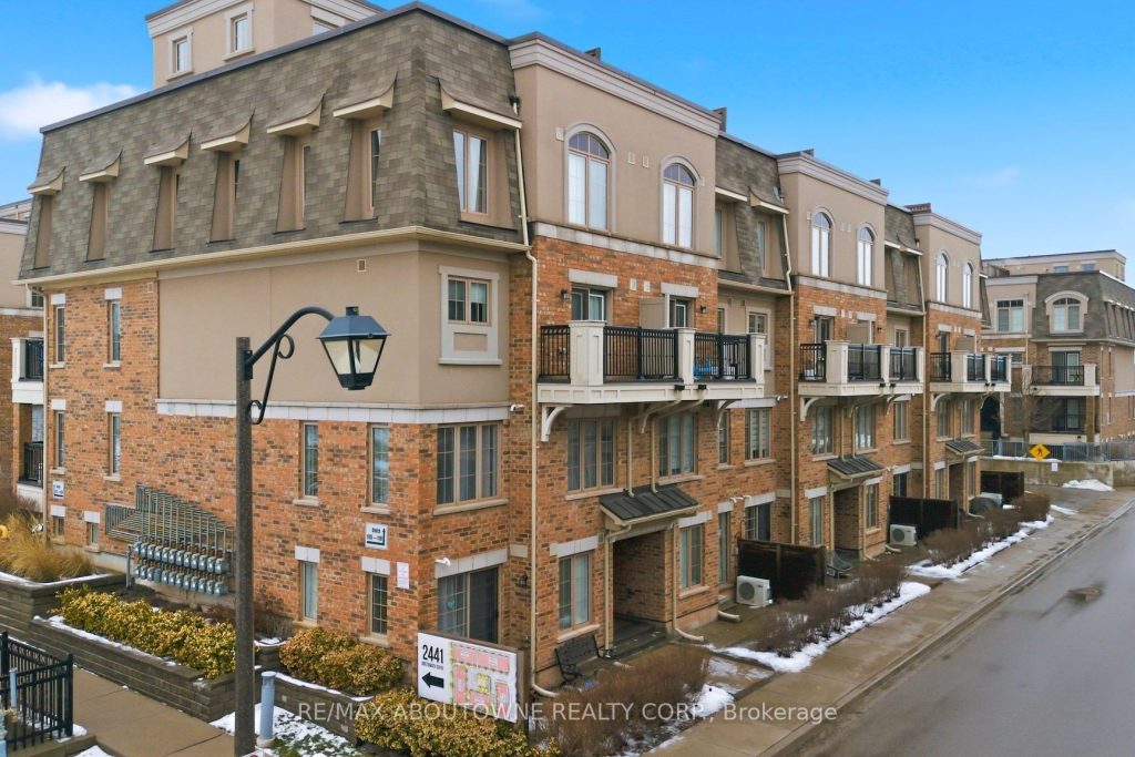 2-bedroom condo townhouse for rent in Oakville — 106 - 2441 Greenwich Drive (Photo 1)