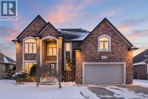 4-bedroom home for sale in Lakeshore — 1073 Regency Crescent