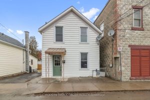 3-bedroom detached home for sale in Leeds And Grenville — 108 George Street