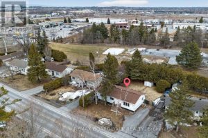 2-bedroom detached home for sale in Ottawa — 10 Fringewood Drive