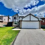 4-bedroom home for rent in Toronto — 10 Hullrick Drive (Photo 3)