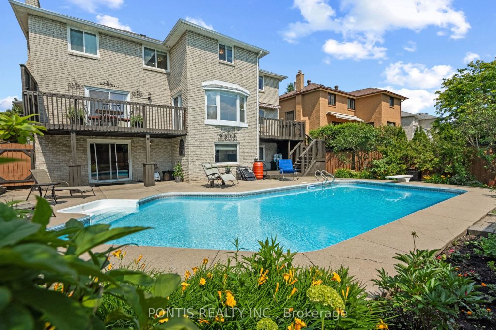 4-bedroom home for sale in Brampton — 10 Whitmore Court (Photo 1)