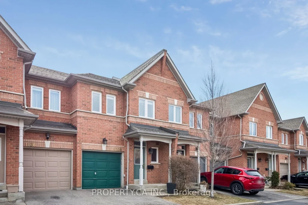3-bedroom condo townhouse for sale in Peel — 1108 Lower Village Crescent (Photo 1)