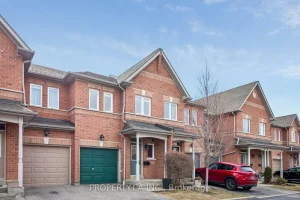 3-bedroom condo townhouse for sale in Peel — 1108 Lower Village Crescent
