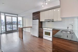 1-bedroom condo apartment for rent in Toronto — 1111 - 121 Mcmahon Drive