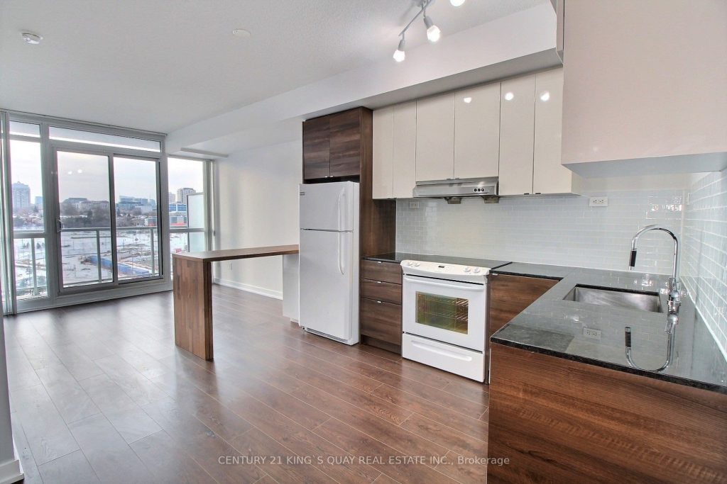 1-bedroom condo apartment for rent in Toronto — 1111 - 121 Mcmahon Drive (Photo 1)