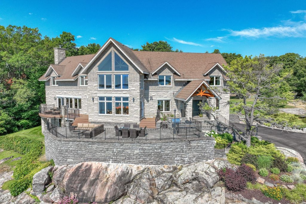 3-bedroom detached home for sale in Leeds And Grenville — 1188 1000 Islands Parkway (Photo 1)