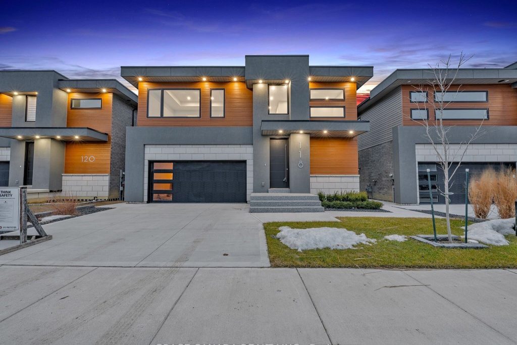 4-bedroom detached home for sale in Essex — 118 Bear Street (Photo 1)