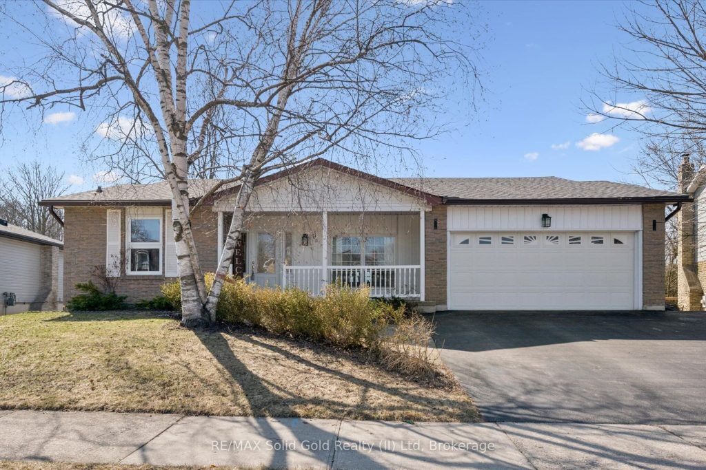 3-bedroom detached home for sale in Waterloo — 11 Blue Spruce Court (Photo 1)
