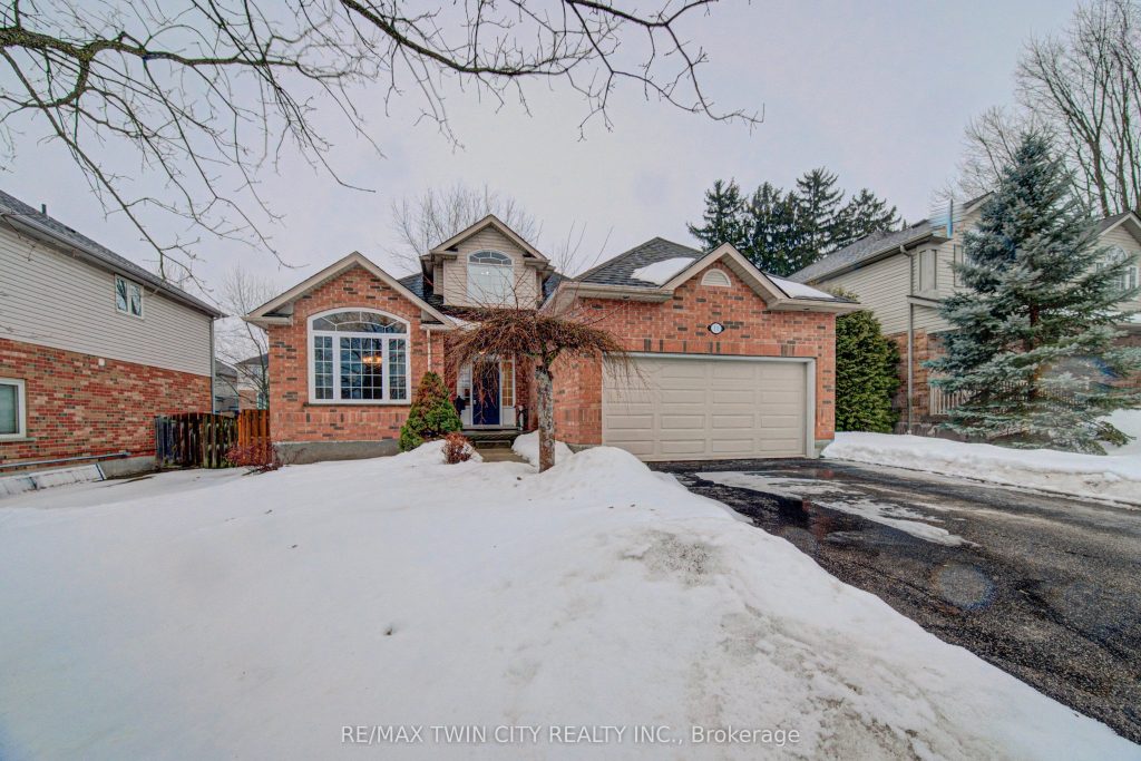 3-bedroom detached home for sale in Waterloo — 11 Carolinian Lane (Photo 1)