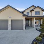 4-bedroom home for sale in Lakeshore — 1200 Campana Crescent (Photo 3)