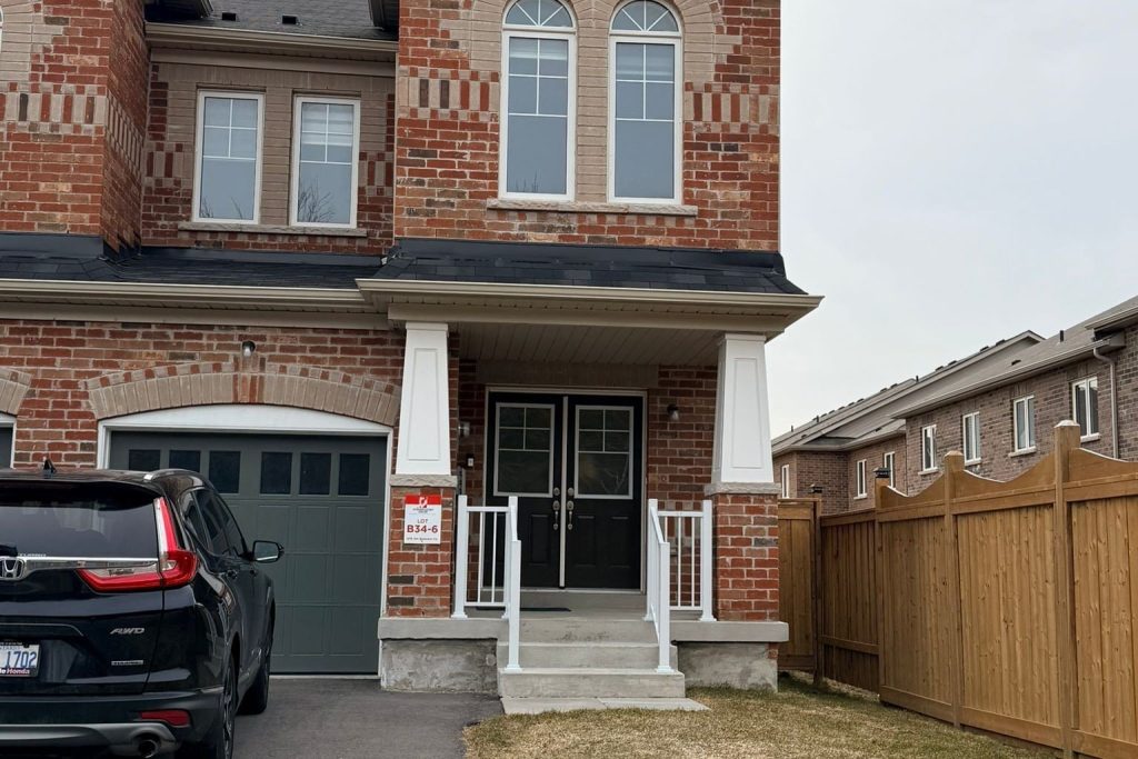 4-bedroom att/row/townhouse for rent in Oshawa — 1218 Jim Brewster Circle (Photo 1)
