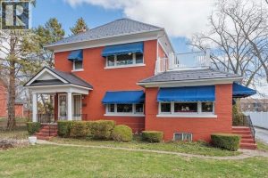 Studio home for sale in Kingsville — 121 Division Street South