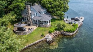 4-bedroom detached home for sale in Frontenac Islands — 121 Tremont Park Island