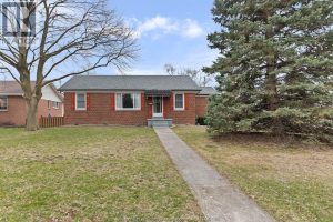 4-bedroom home for sale in Windsor — 1231 Roselawn Drive