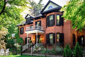 4-bedroom home for sale in Grimsby — 123 Main Street W