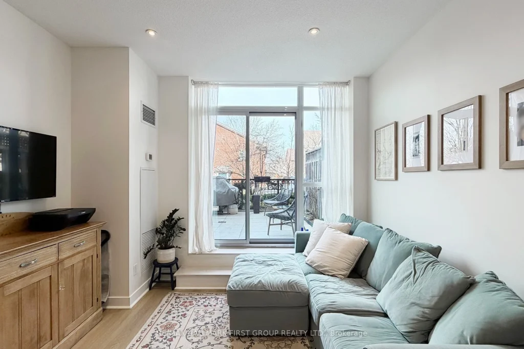 1-bedroom condo apartment for rent in Toronto — 127 - 120 Dallimore Circle (Photo 1)