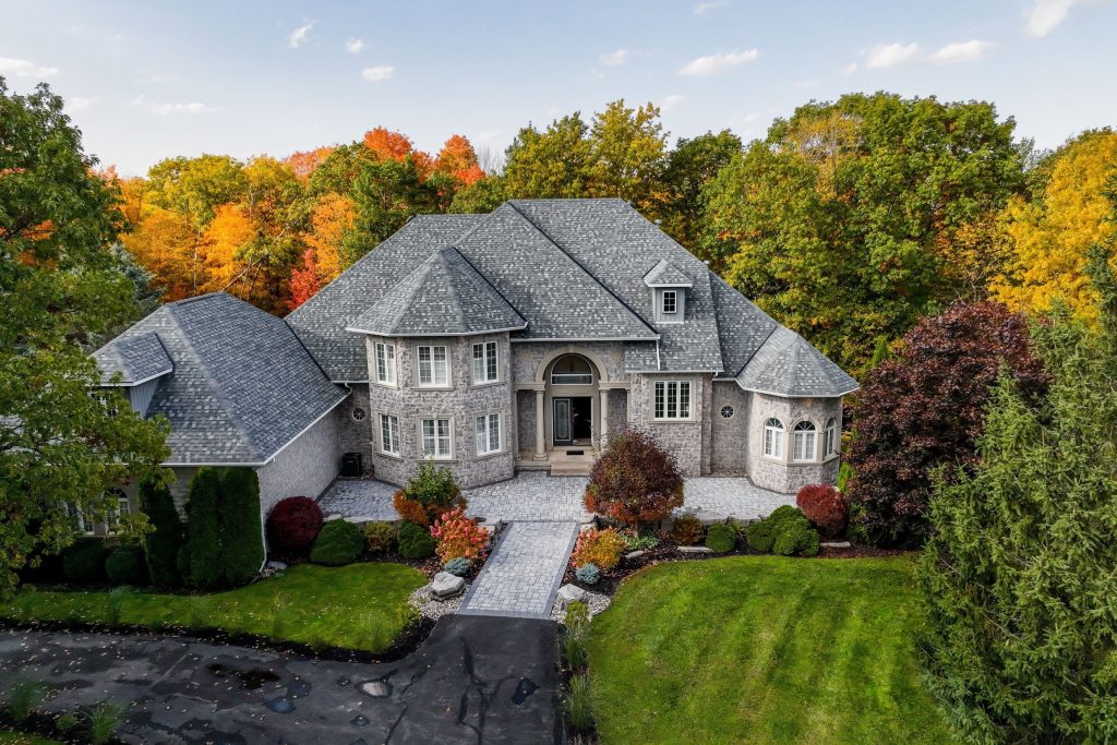 4-bedroom detached home for sale in Durham — 12 Deer Run (Photo 1)