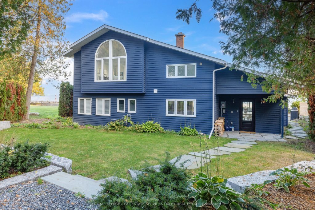 3-bedroom detached home for sale in Grey County — 137 Bayview Avenue (Photo 1)
