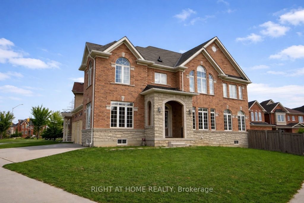 4-bedroom detached home for rent in Brampton — 138 Teal Crest Circle (Photo 1)