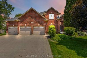 4-bedroom detached home for sale in Middlesex — 139 Prince Street