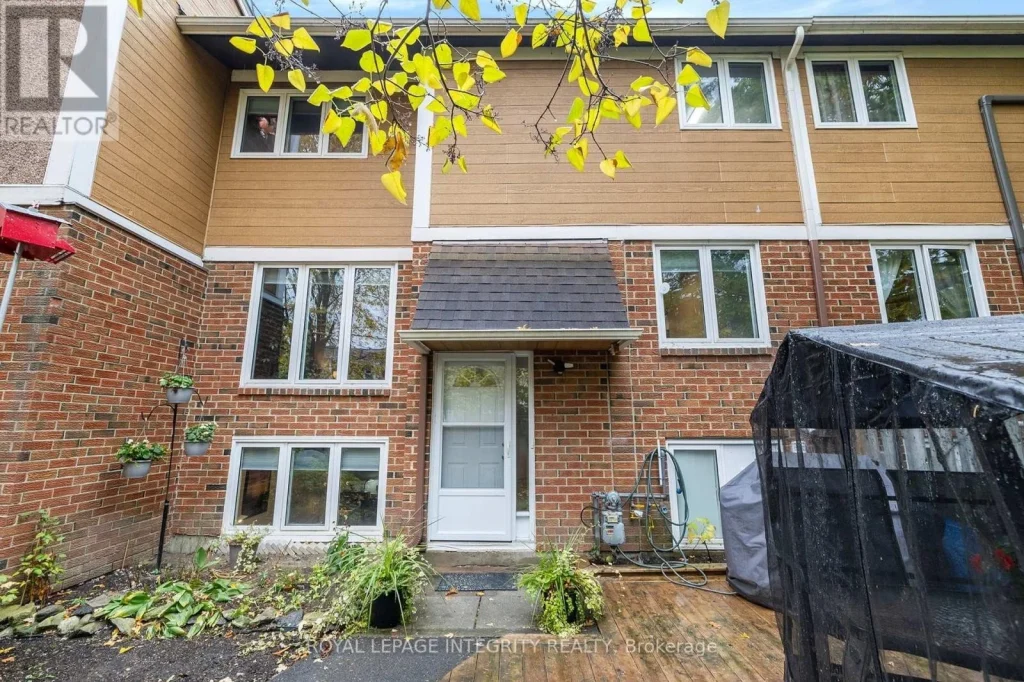 3-bedroom home for sale in Ottawa — 142 Salter Crescent (Photo 1)