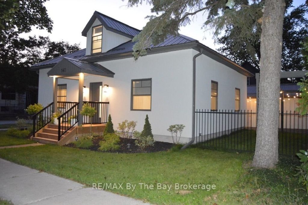 3-bedroom detached home for sale in Simcoe — 147 2nd Street (Photo 1)