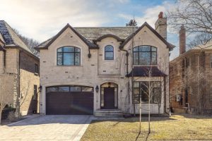4-bedroom detached home for sale in Toronto — 147 St Leonard's Avenue