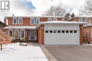 6-bedroom home for rent in Toronto — 14 Canterbury Crescent