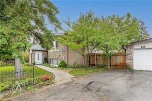 3-bedroom duplex home for sale in Waterloo — 152 Kinzie Avenue