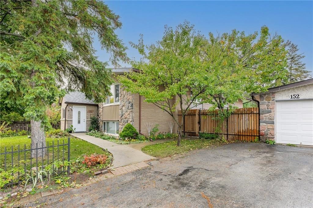 3-bedroom duplex home for sale in Waterloo — 152 Kinzie Avenue (Photo 1)