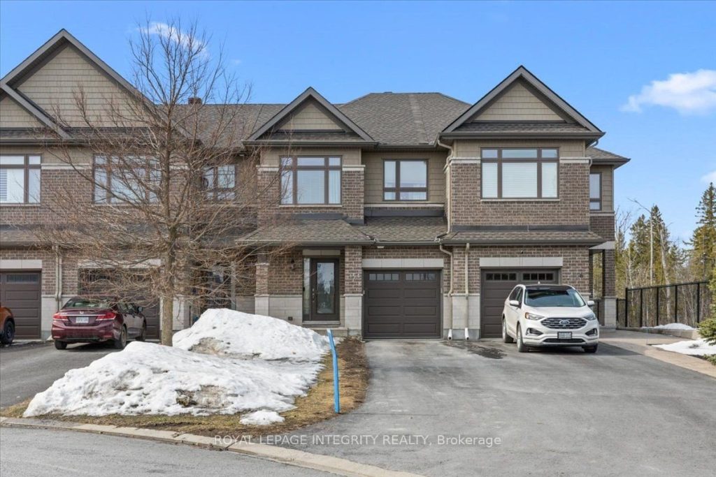 3-bedroom att/row/townhouse for sale in Ottawa — 154 Woodhurst Crescent (Photo 1)