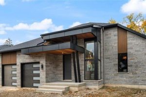 2-bedroom single family residence home for sale in Brantford — 163 Parkside Drive
