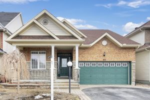 3-bedroom detached home for sale in Ottawa — 166 Lamplighters Drive