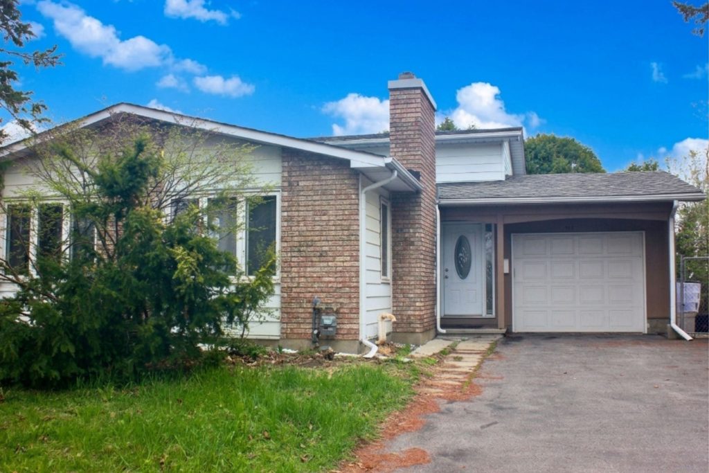 6-bedroom detached home for sale in Ottawa — 166 Withrow Avenue (Photo 1)
