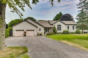 1-bedroom detached home for sale in Middlesex — 16916 Evelyn Drive
