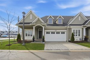 2-bedroom condo townhouse for sale in Niagara-on-the-lake — 16 Mills Lane