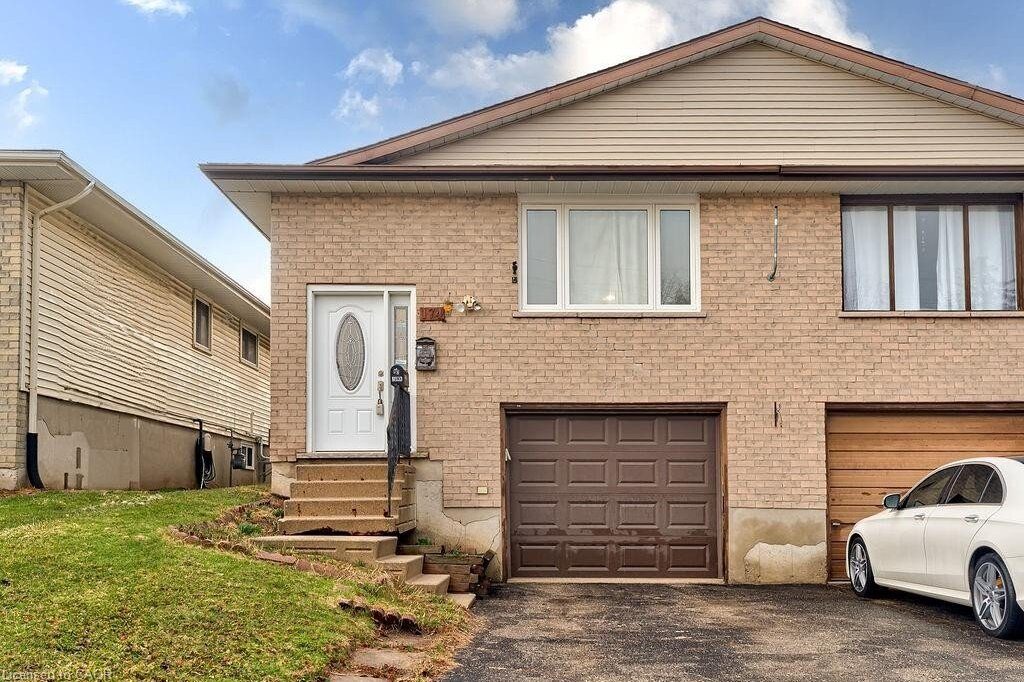 4-bedroom home for sale in Kitchener — 174 Thaler Avenue (Photo 1)