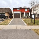 4-bedroom detached home for sale in Durham — 1762 Meadowview Avenue (Photo 2)