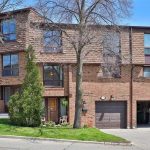 3-bedroom condo townhouse for sale in Mississauga — 177 - 1250 Mississauga Valley Boulevard (Photo 3)