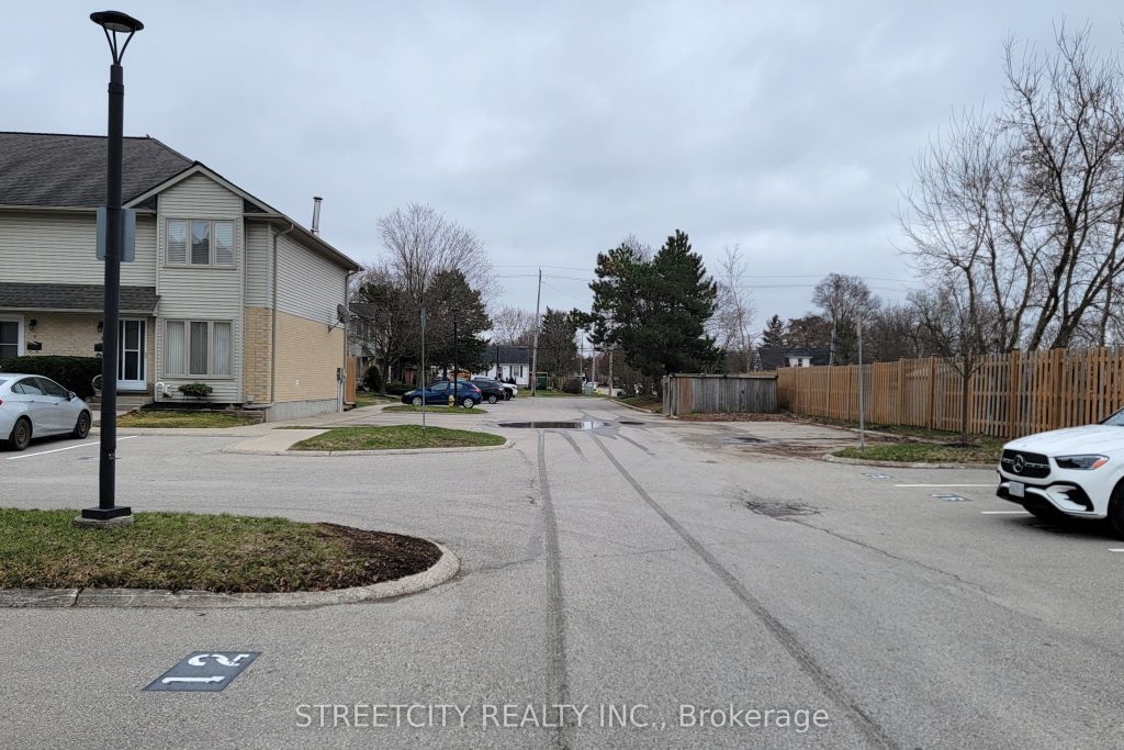 3-bedroom condo townhouse for sale in Cochrane — 17 - 1138 Kipps Lane (Photo 1)