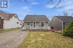 4-bedroom detached home for sale in Durham — 17 Brock Street