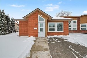 1-bedroom condo townhouse for sale in Hamilton — 17 Monsignor Henkey Terrace