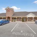 1-bedroom condo townhouse for sale in Hamilton — 17 Monsignor Henkey Terrace (Photo 5)