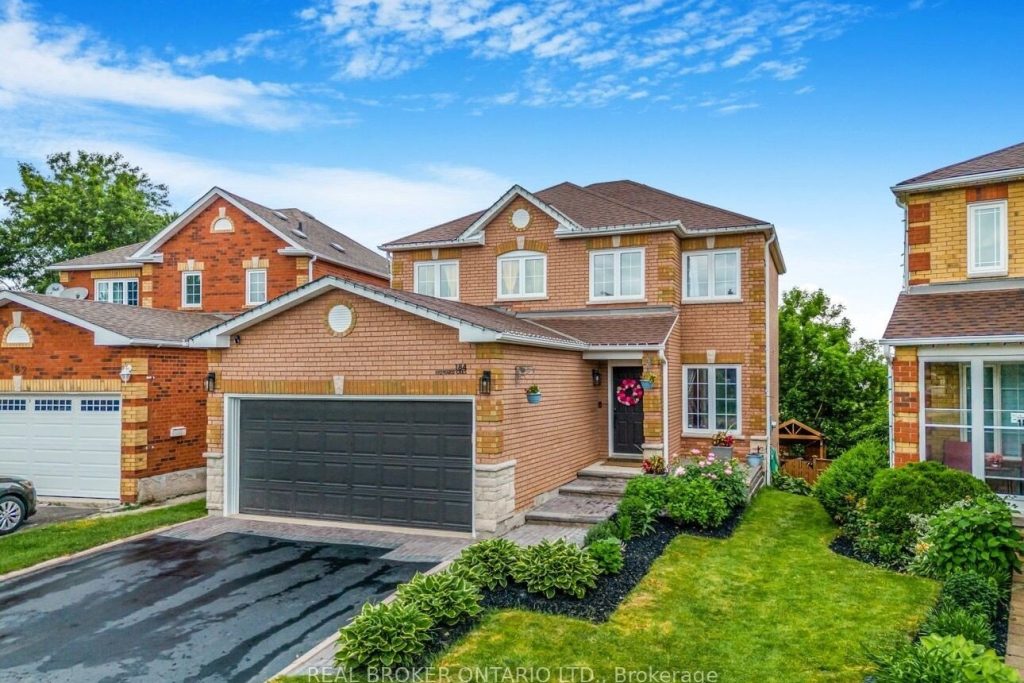 4-bedroom detached home for sale in Dufferin — 184 Howard Crescent (Photo 1)