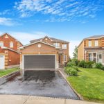 4-bedroom detached home for sale in Dufferin — 184 Howard Crescent (Photo 2)