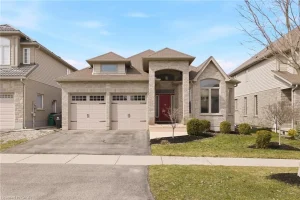 4-bedroom home for sale in Kitchener — 184 Townsend Drive