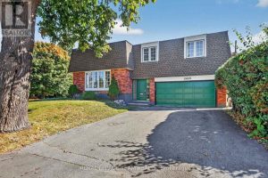 3-bedroom home for sale in Ottawa — 1900 Southampton Court